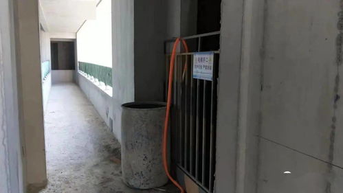在用电梯导轨突然弯了,怎么解决